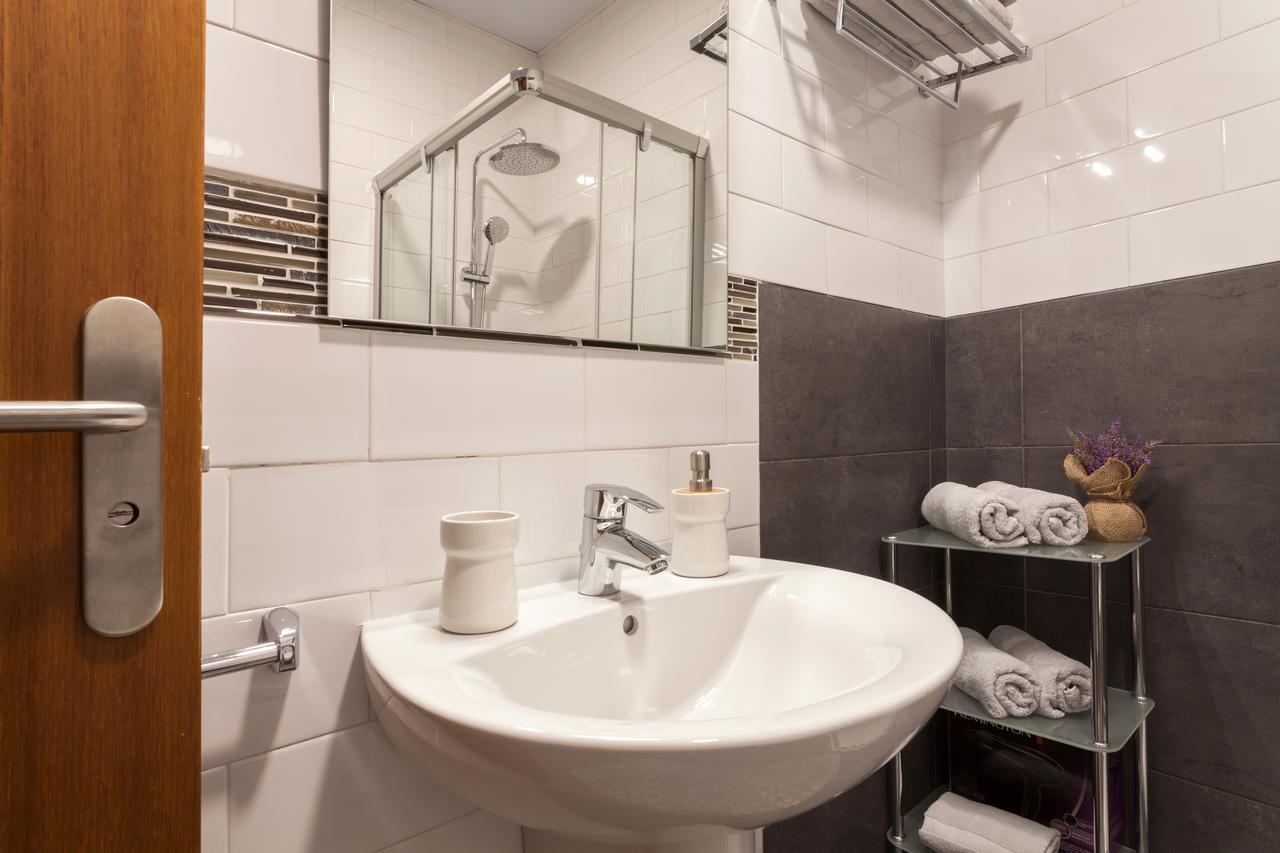 Dream Apartments Calle Zaragoza เซบีญา ภายนอก รูปภาพ